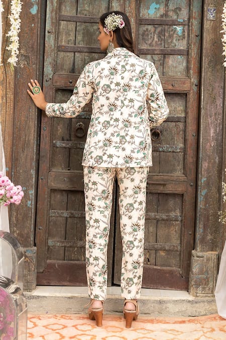 Shop Chhavvi Aggarwal White Crepe Blazer Lapel Collar Bustier Sweetheart Printed And Pant Set at Aza Fashions Shop_Chhavvi Aggarwal_White Crepe Blazer Lapel Collar Bustier Sweetheart Printed And Pant Set _at_Aza_Fashions