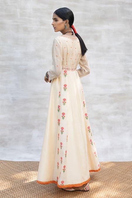 Shop Neeta Bhargava Beige Organza, Tissue, Banarasi Woven V Neck Embroidered Anarkali Set at Aza Fashions Shop_Neeta Bhargava_Beige Organza, Tissue, Banarasi Woven V Neck Embroidered Anarkali Set _at_Aza_Fashions