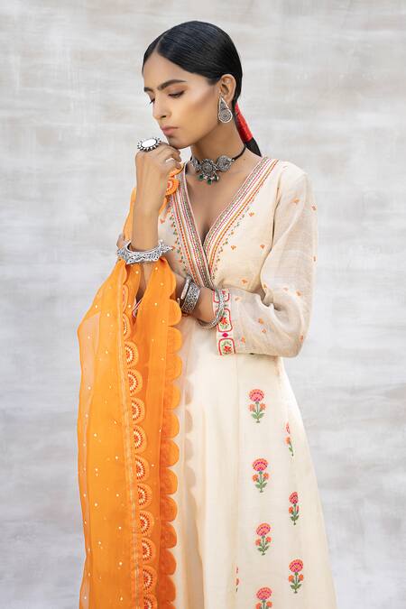 Shop Neeta Bhargava Beige Organza, Tissue, Banarasi Woven V Neck Embroidered Anarkali Set Online at Aza Fashions Shop_Neeta Bhargava_Beige Organza, Tissue, Banarasi Woven V Neck Embroidered Anarkali Set _Online_at_Aza_Fashions
