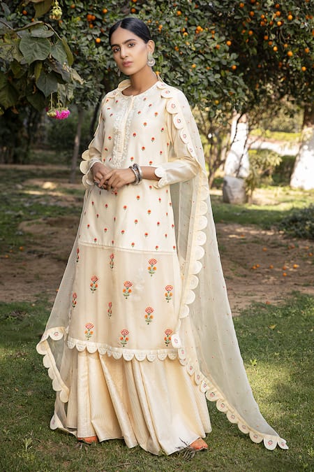 Neeta Bhargava Embroidered Kurta Set 