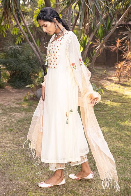 Neeta Bhargava Beige Organza, Silk Chanderi Leaf Neck Kurta Set Online at Aza Fashions Neeta Bhargava_Beige Organza, Silk Chanderi Leaf Neck Kurta Set _Online_at_Aza_Fashions
