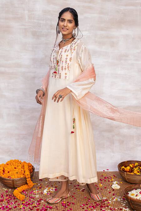 Neeta Bhargava Beige Banarasi Woven, Silk Chanderi Leaf Neck Kurta Set Online at Aza Fashions Neeta Bhargava_Beige Banarasi Woven, Silk Chanderi Leaf Neck Kurta Set _Online_at_Aza_Fashions