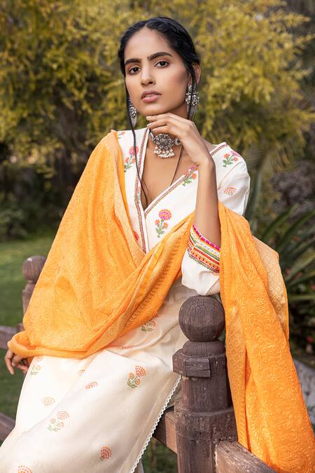 Neeta Bhargava_Beige Cotton Silk, Banarasi Woven V Neck Embroidered Kurta Set _Online_at_Aza_Fashions