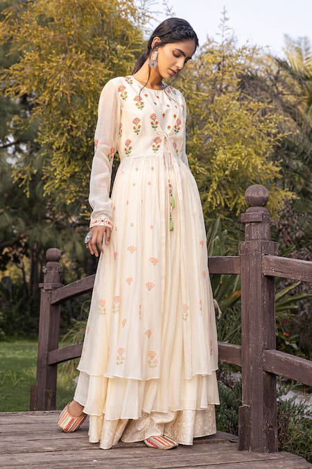 Neeta Bhargava White Silk Chanderi V Neck Kurta And Skirt Set Online at Aza Fashions Neeta Bhargava_White Silk Chanderi V Neck Kurta And Skirt Set _Online_at_Aza_Fashions