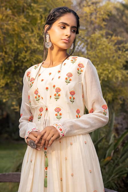 Buy Neeta Bhargava White Silk Chanderi V Neck Kurta And Skirt Set Online at Aza Fashions Buy_Neeta Bhargava_White Silk Chanderi V Neck Kurta And Skirt Set _Online_at_Aza_Fashions