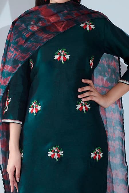 Asha Gautam Embroidered Kurta Set 