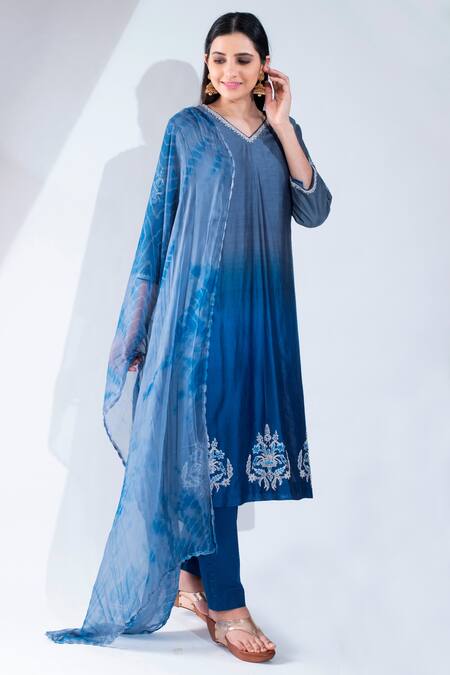 Asha Gautam_Blue Chanderi Silk Embroidery V Neck Kurta Set  _Online_at_Aza_Fashions