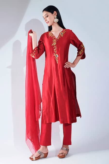Asha Gautam_Red Chiffon, Cotton Lycra, Chanderi Silk V Neck Embroidered Kurta Set _Online_at_Aza_Fashions