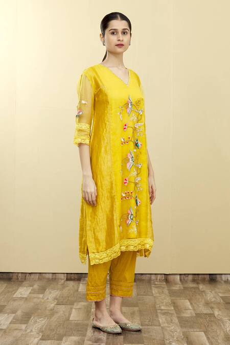 Desert Shine By Sulochana Jangir_Yellow Handloom Tissue V Neck Kurta Set _Online_at_Aza_Fashions