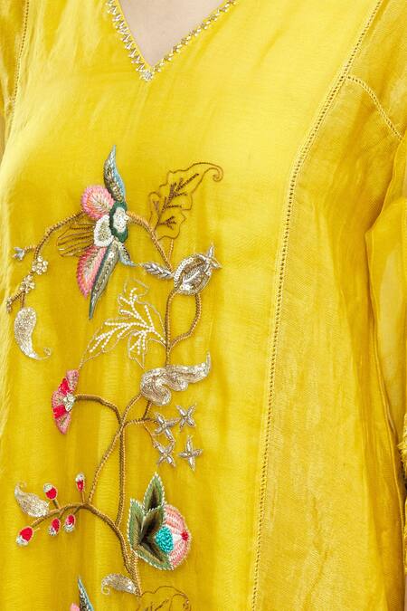 Desert Shine By Sulochana Jangir_Yellow Handloom Tissue V Neck Kurta Set _at_Aza_Fashions