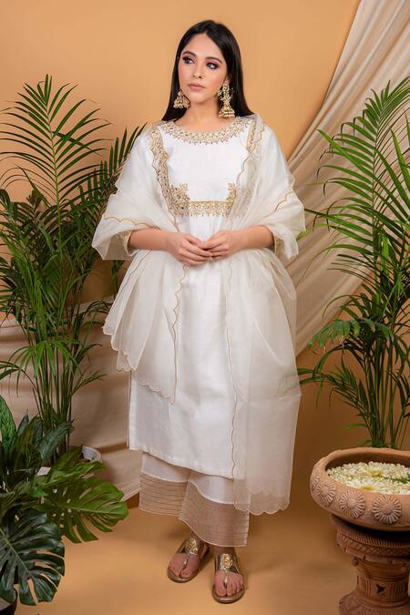 Priya Chaudhary_White Chanderi Silk Sheer Dupatta_Online_at_Aza_Fashions