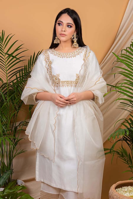 Priya Chaudhary White Chanderi Silk Sheer Dupatta