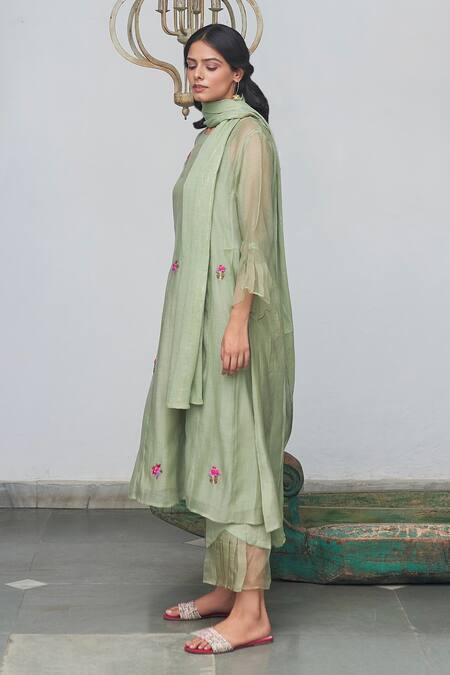 Begum_Green Kurta Chanderi Pant And Inner Slip Cotton Round Set _Online_at_Aza_Fashions