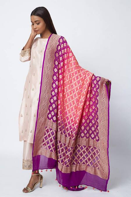 Romaa_Pink Mulmul Embroidery Round Kurta Set  _Online_at_Aza_Fashions