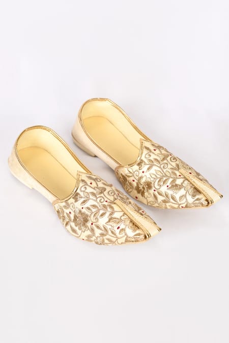 Arihant Rai Sinha Resham Hand Embroidered Floral Jutti 