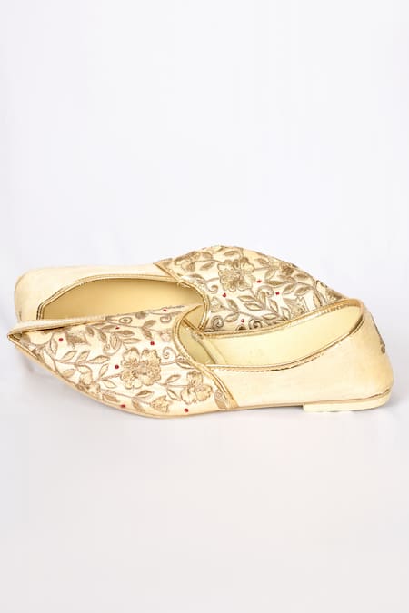 Arihant Rai Sinha Beige Resham Hand Embroidered Floral Jutti Online at Aza Fashions Arihant Rai Sinha_Beige Resham Hand Embroidered Floral Jutti _Online_at_Aza_Fashions