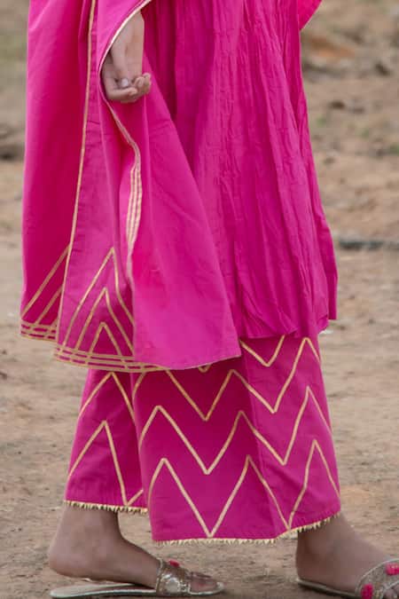 Shop_Maison Shefali_Pink Cotton Round Crushed Kurta Set _Online_at_Aza_Fashions