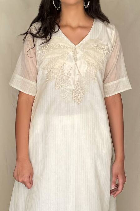 Chambray & CO. White Chanderi Tissue, Vegan Silk V Neck Embroidered Tunic at Aza Fashions Chambray & CO._White Chanderi Tissue, Vegan Silk V Neck Embroidered Tunic _at_Aza_Fashions