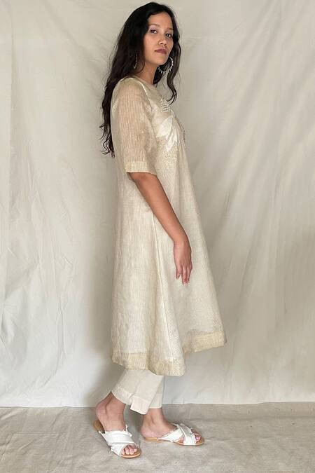 Chambray & CO. White Cotton, Chanderi With Zari Stripes Round Embroidered Tunic Pants Online at Aza Fashions Chambray & CO._White Cotton, Chanderi With Zari Stripes Round Embroidered Tunic Pants _Online_at_Aza_Fashions