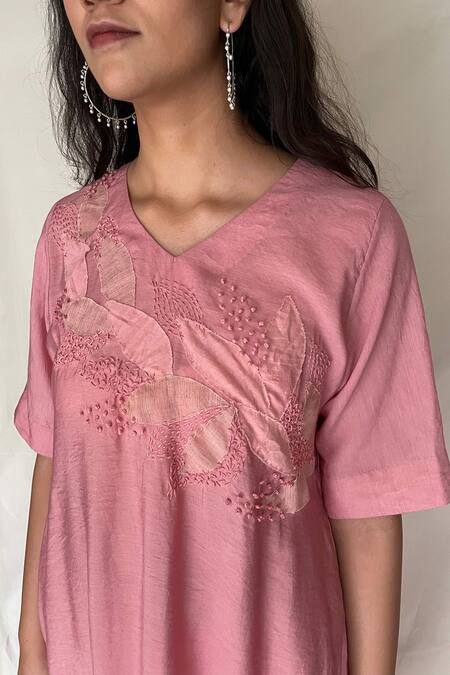 Chambray & CO. Pink Chanderi Tissue, Vegan Silk V Neck Embroidered Tunic at Aza Fashions Chambray & CO._Pink Chanderi Tissue, Vegan Silk V Neck Embroidered Tunic _at_Aza_Fashions