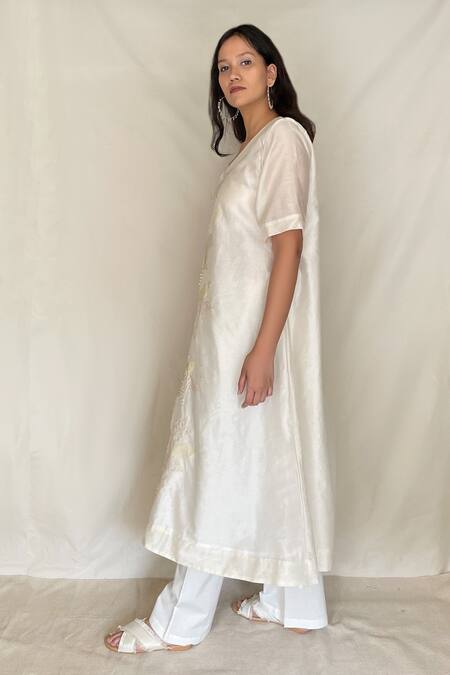 Buy Chambray & CO. White Chanderi Tissue, Vegan Silk V Neck Embroidered Tunic Online at Aza Fashions Buy_Chambray & CO._White Chanderi Tissue, Vegan Silk V Neck Embroidered Tunic _Online_at_Aza_Fashions