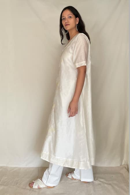 Chambray & CO. White Chanderi Tissue, Vegan Silk V Neck Embroidered Tunic Set 