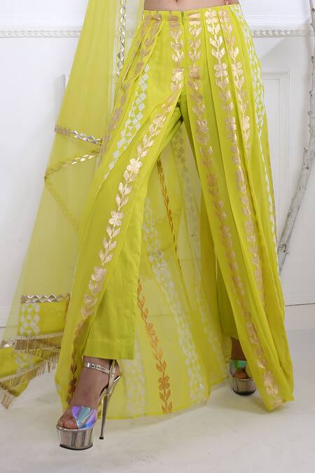 Pooja Rajgarhia Gupta Green Net, Georgette, Cotton Satin Square Neck Printed Top And Pant Set at Aza Fashions Pooja Rajgarhia Gupta_Green Net, Georgette, Cotton Satin Square Neck Printed Top And Pant Set _at_Aza_Fashions