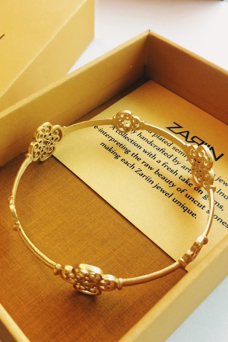 Zariin 22kt Filigree Bangle Single Pc Online at Aza Fashions Zariin_22kt Filigree Bangle Single Pc _Online_at_Aza_Fashions
