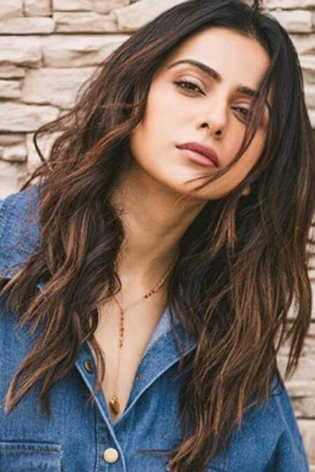 Shop Zariin Gold Plated Studded Pendant Necklace at Aza Fashions Shop_Zariin_Gold Plated Studded Pendant Necklace _at_Aza_Fashions