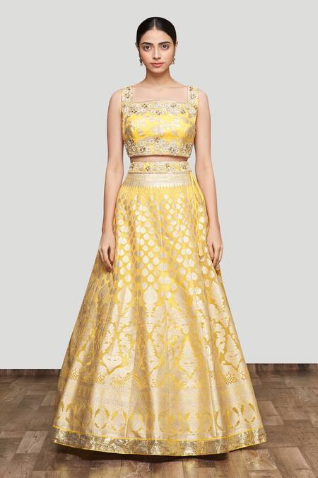 Buy_Neha Khullar_Yellow Organza Square Neck Banarasi Lehenga Set _Online_at_Aza_Fashions