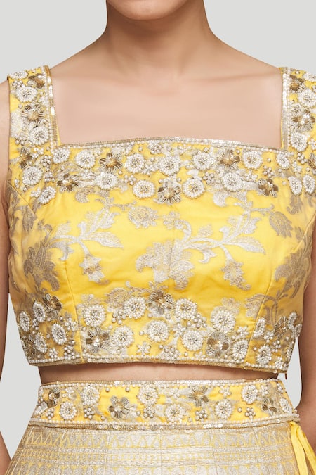 Neha Khullar_Yellow Organza Square Neck Banarasi Lehenga Set _at_Aza_Fashions