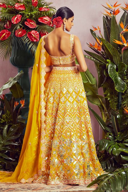 Yellow Bridal Lehenga - Buy Trending Yellow Color Bridal Lehenga at Best  Price - Kloth Trend