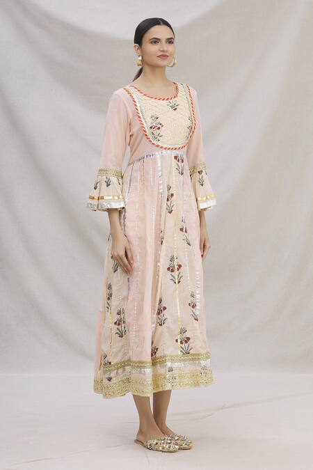 Kunwarani Ritu_Peach Cotton Embroidery Round Floral Motif Anarkali With Dupatta  _Online_at_Aza_Fashions