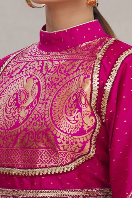 Kunwarani Ritu Maroon Silk High Neck Kurta Set at Aza Fashions Kunwarani Ritu_Maroon Silk High Neck Kurta Set _at_Aza_Fashions