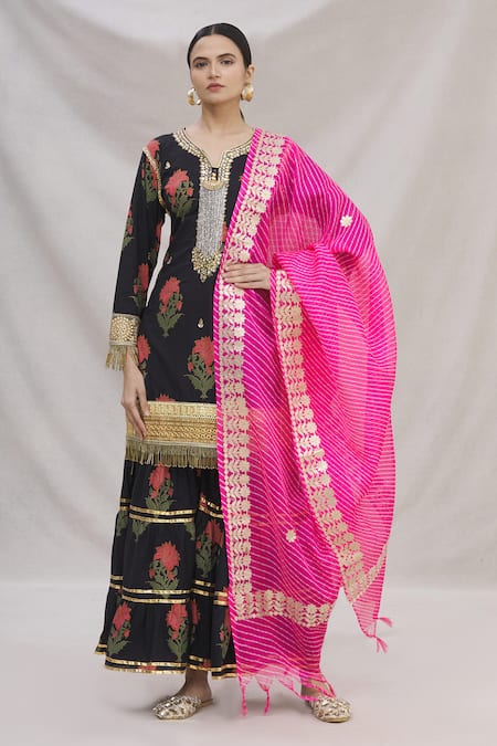 Kunwarani Ritu Black Cotton Embroidery Notched Floral Motif Kurta Set  