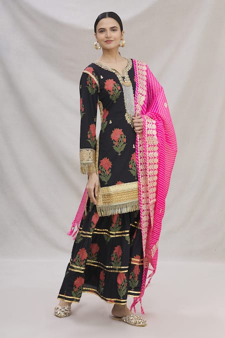 Kunwarani Ritu Black Cotton Embroidery Notched Floral Motif Kurta Set Online at Aza Fashions Kunwarani Ritu_Black Cotton Embroidery Notched Floral Motif Kurta Set _Online_at_Aza_Fashions