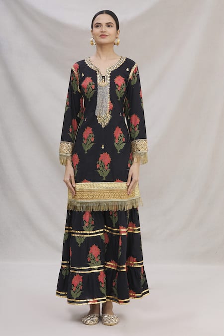 Buy Kunwarani Ritu Black Cotton Embroidery Notched Floral Motif Kurta Set Online at Aza Fashions Buy_Kunwarani Ritu_Black Cotton Embroidery Notched Floral Motif Kurta Set _Online_at_Aza_Fashions