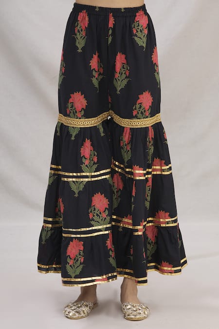 Shop Kunwarani Ritu Black Cotton Embroidery Notched Floral Motif Kurta Set Online at Aza Fashions Shop_Kunwarani Ritu_Black Cotton Embroidery Notched Floral Motif Kurta Set _Online_at_Aza_Fashions