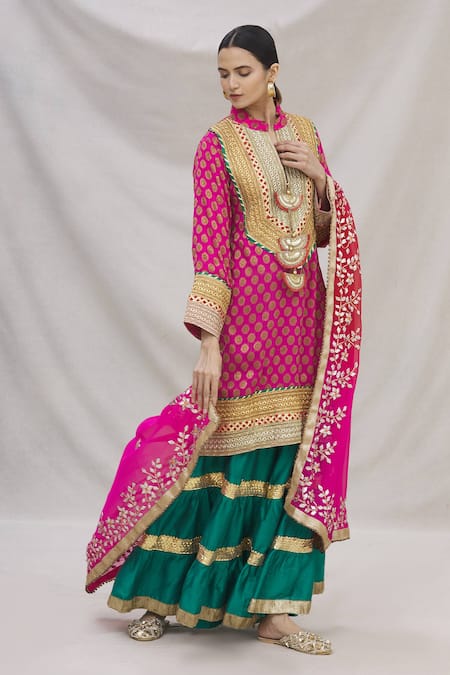 Kunwarani Ritu Maroon Banarasi Mandarin Collar Kurta Set Online at Aza Fashions Kunwarani Ritu_Maroon Banarasi Mandarin Collar Kurta Set _Online_at_Aza_Fashions