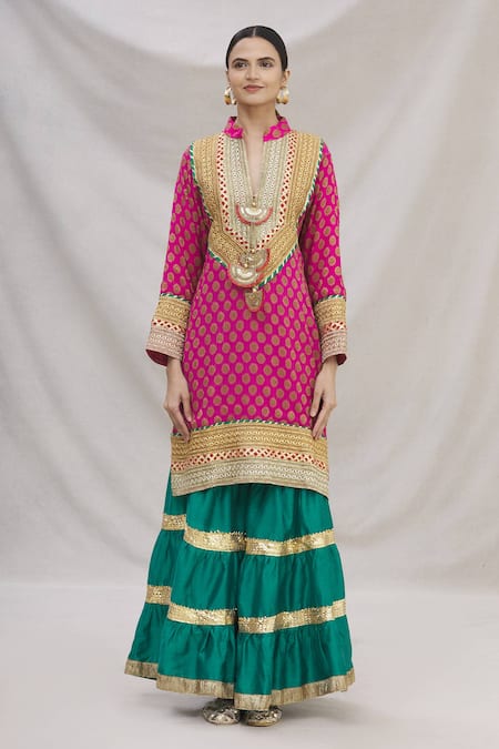 Buy Kunwarani Ritu Maroon Banarasi Mandarin Collar Kurta Set Online at Aza Fashions Buy_Kunwarani Ritu_Maroon Banarasi Mandarin Collar Kurta Set _Online_at_Aza_Fashions