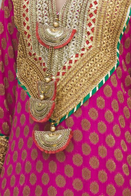 Kunwarani Ritu Maroon Banarasi Mandarin Collar Kurta Set at Aza Fashions Kunwarani Ritu_Maroon Banarasi Mandarin Collar Kurta Set _at_Aza_Fashions