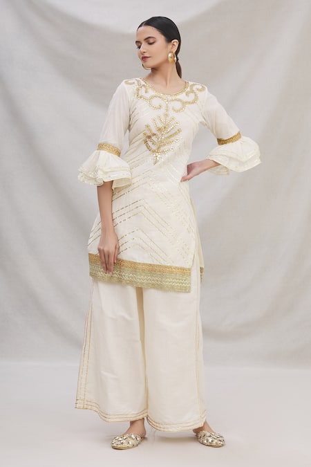 Kunwaraniritu Embroidered Kurta & Pant Set 