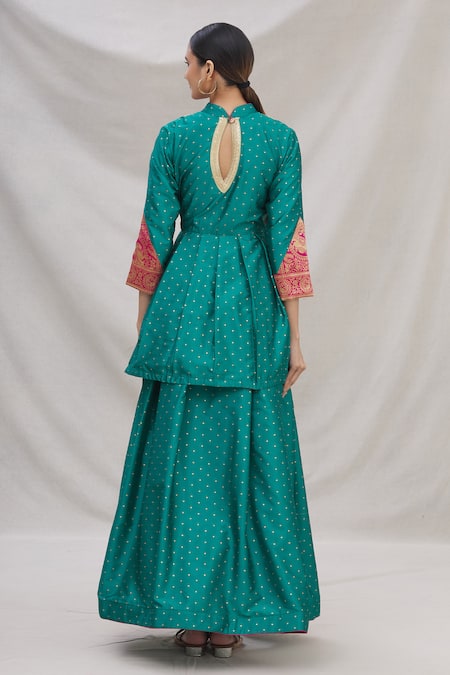 Shop Kunwarani Ritu Green Silk High Neck Kurta Set at Aza Fashions Shop_Kunwarani Ritu_Green Silk High Neck Kurta Set _at_Aza_Fashions