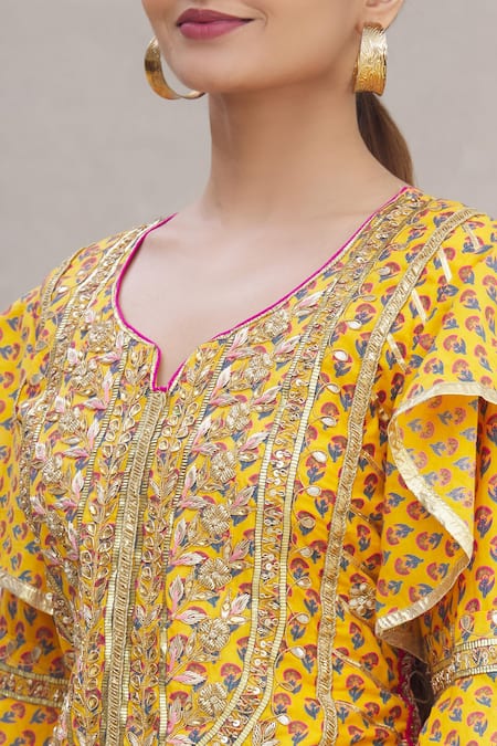 Kunwarani Ritu_Yellow Cotton Notched Floral Motif Kurta Lehenga Set _at_Aza_Fashions