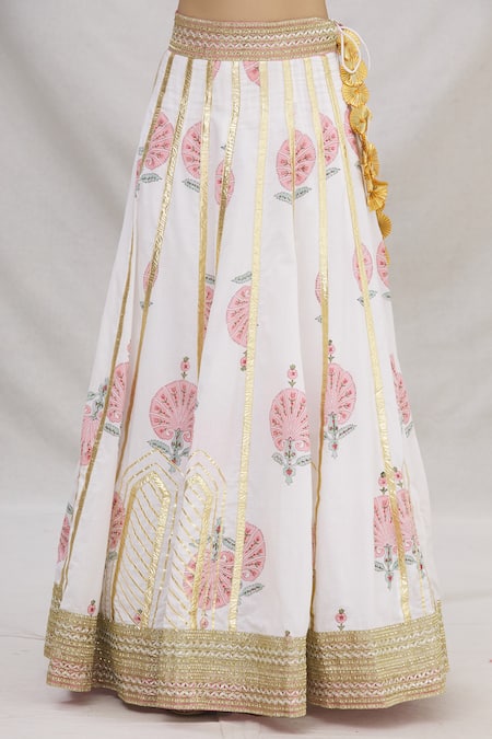 Shop_Kunwarani Ritu_White Cotton Scoop Neck Floral Motif Lehenga Set _Online_at_Aza_Fashions