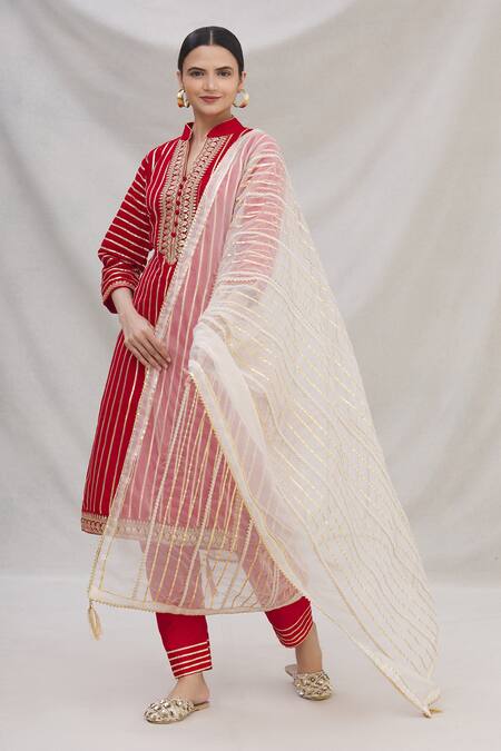 Kunwarani Ritu Red Georgette Mandarin Collar Embroidered Kurta Set Online at Aza Fashions Kunwarani Ritu_Red Georgette Mandarin Collar Embroidered Kurta Set _Online_at_Aza_Fashions