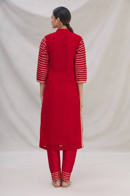 Shop Kunwarani Ritu Red Georgette Mandarin Collar Embroidered Kurta Set at Aza Fashions Shop_Kunwarani Ritu_Red Georgette Mandarin Collar Embroidered Kurta Set _at_Aza_Fashions