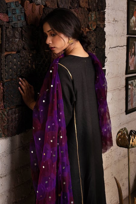 Shop Priyanka Raajiv Black Linen Round Kurta With Pants at Aza Fashions Shop_Priyanka Raajiv_Black Linen Round Kurta With Pants _at_Aza_Fashions