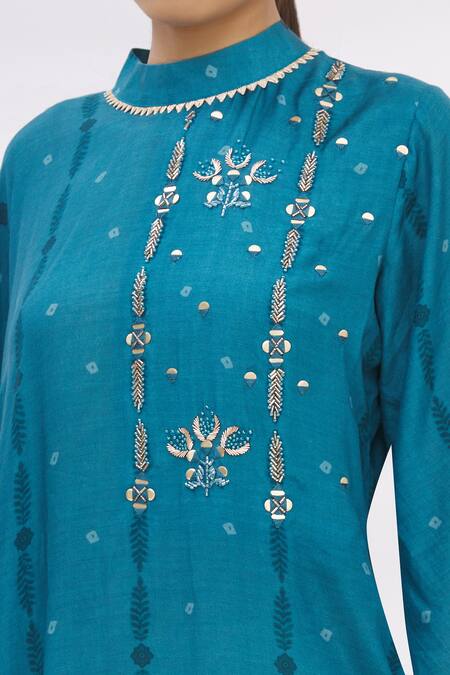 17:17 By Simmi Saboo Blue Cotton Silk Embroidery Stand Collar Draped Kaftan Kurta at Aza Fashions 17:17 By Simmi Saboo_Blue Cotton Silk Embroidery Stand Collar Draped Kaftan Kurta _at_Aza_Fashions