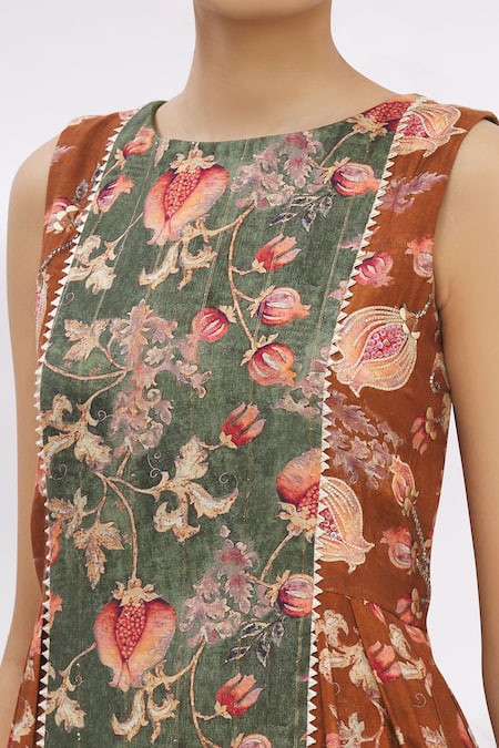 17:17 By Simmi Saboo Green Cotton Silk Embroidery Round Colorblock Printed Kurta at Aza Fashions 17:17 By Simmi Saboo_Green Cotton Silk Embroidery Round Colorblock Printed Kurta _at_Aza_Fashions